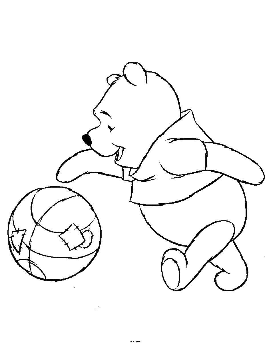 Раскраски из зарубежного мультфильма про Винни Пуха и его друзей для самых маленьких   Винни пух с мячом