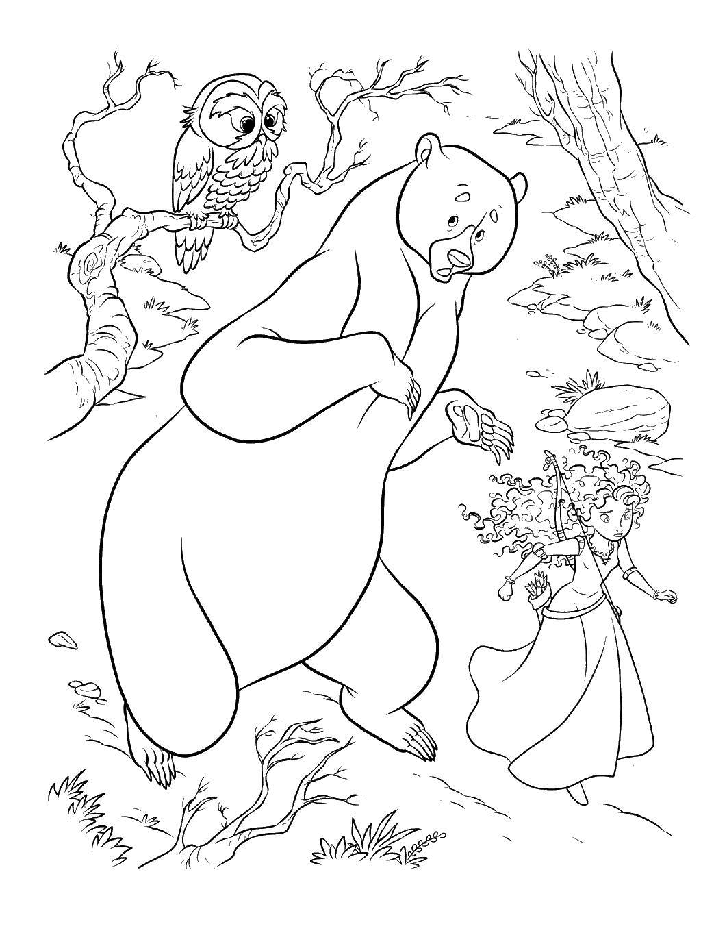 Раскраски Храбрая сердцем для детей, раскраски по интересным мультфильмам  Мерида бежит с медведем